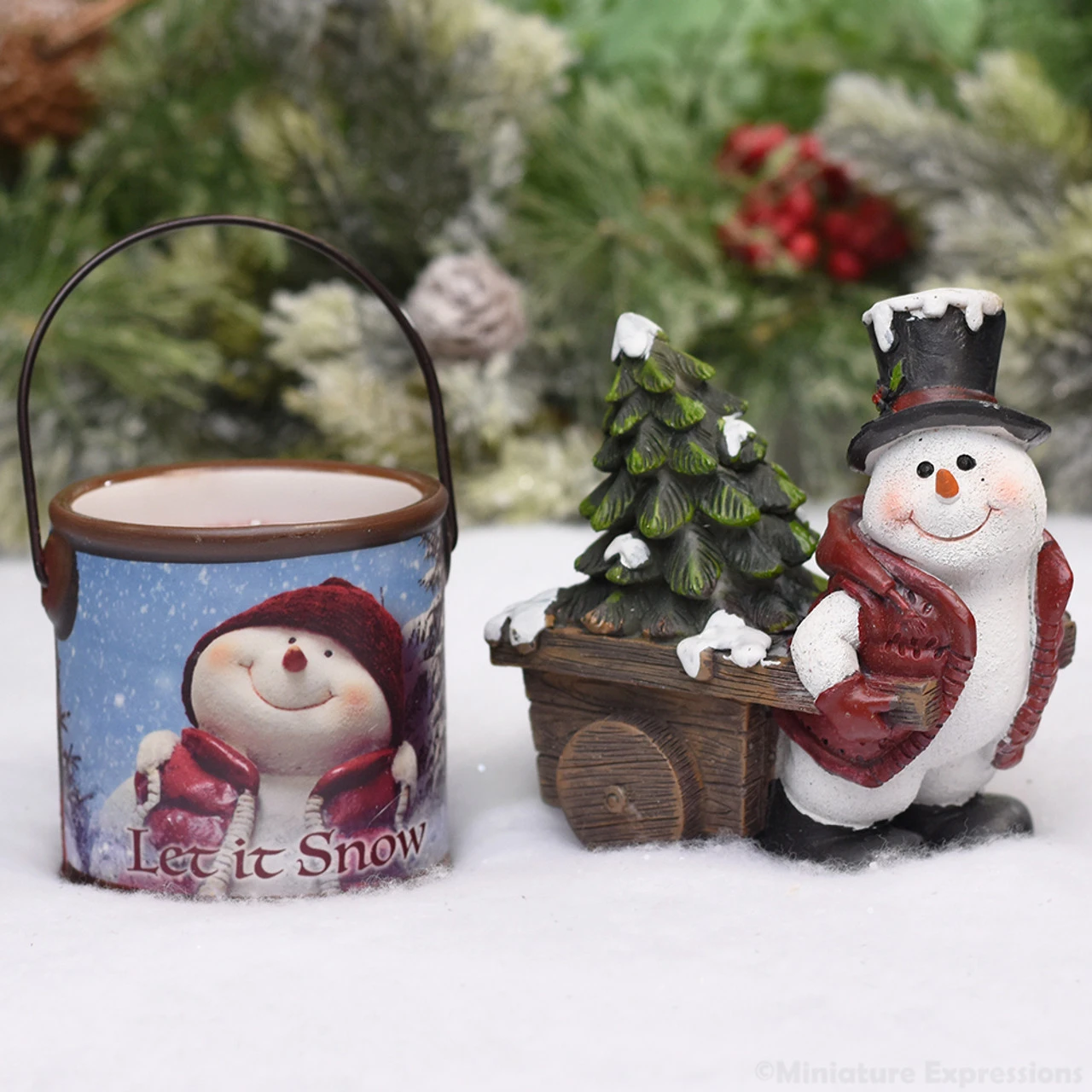 Willie Wheelbarrow Snowman Figurine And Juicy Apple Scented Candle Christmas Gift Set 5 Willie Wheelbarrow Snowman Figurine And Juicy Apple Scented Candle Christmas Gift Set - Image 3