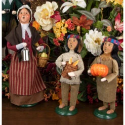 Byers' Choice - Native American Girl Caroler -Finest Christmas Decoration Byers Choice Native American Caroler 18644.1685367454
