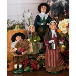 Byers' Choice - Pilgrim Girl With Basket Caroler -Finest Christmas Decoration Byers Choice Pilgrim Girl With Basket Caroler scene 30715.1685451215
