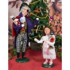 Byers' Choice Drosselmeyer Caroler 11 Byers' Choice Drosselmeyer Caroler -Finest Christmas Decoration Byers Choice Drosselmeyer Caroler scene 58448.1685456032