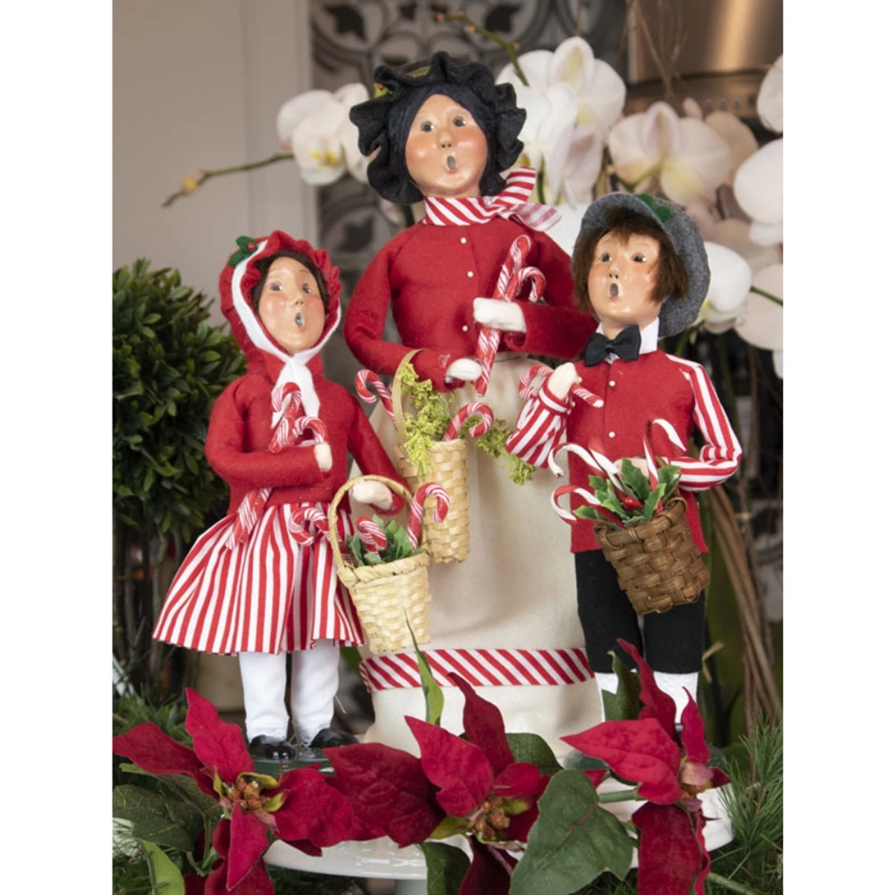 Byers' Choice Woman With Candy Canes Caroler 7 Byers' Choice Woman With Candy Canes Caroler - Image 5